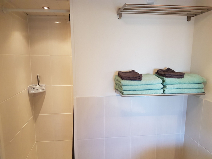 Bathroom 5, Domaine Le Petit Moulin, Allier