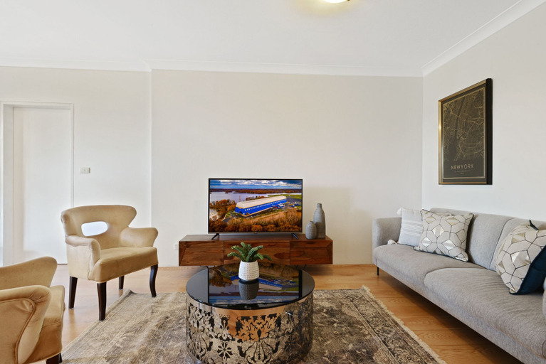 Others 4, HomeHotel - Luxury Close to Train Station, Sydney