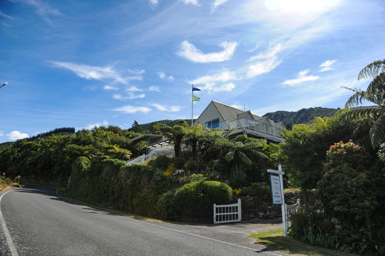 Exterior & Views, Tirimoana House, Marlborough