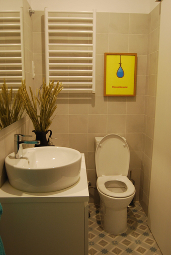 Bathroom 4, Coreto 179, Porto