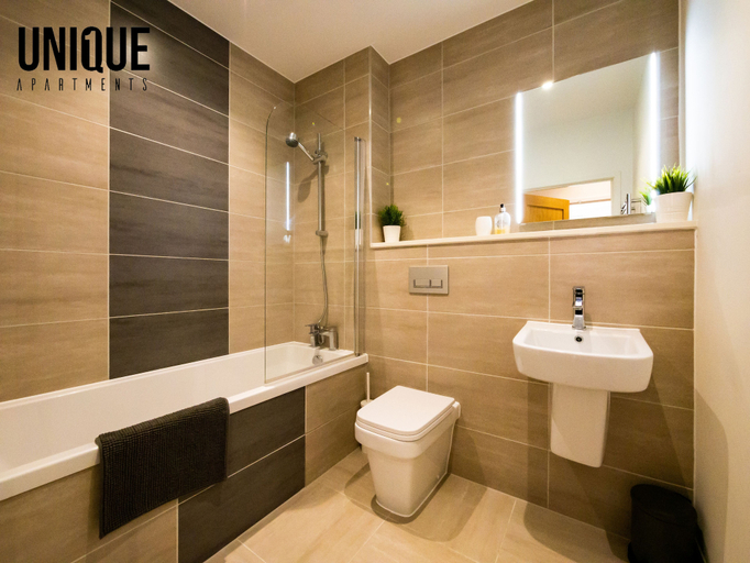 Bathroom 4, Luxury Reading Apartment, Reading