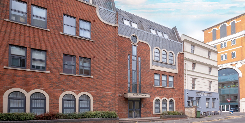 Exterior & Views 2, Luxury Reading Apartment, Reading