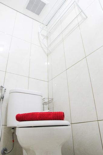 Modern Style Studio at The Nest Puri Apartment By Travelio, Jakarta Barat