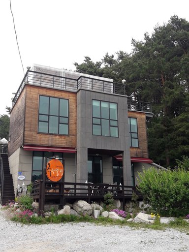 Exterior & Views 2, Rooftop Moonlight Pension, Gangneung