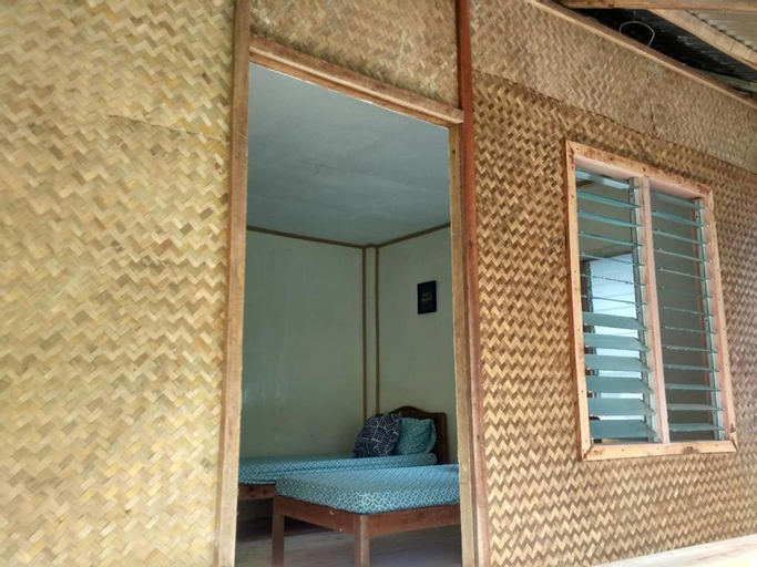 Nelmann's Nipa Huts, San Vicente