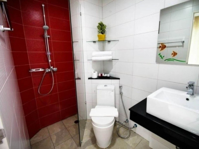 Bathroom 4, S5 Residence and Cafe, Phuket Island