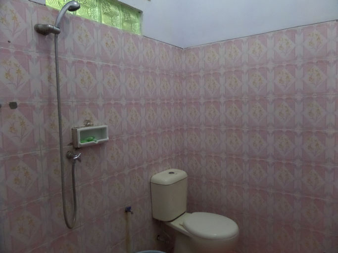 Bathroom 26
