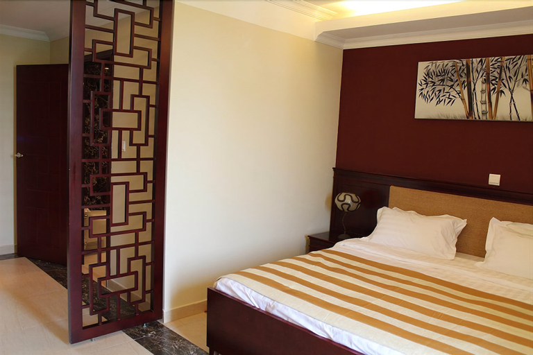 Roca Golf Hotel, Buyenze