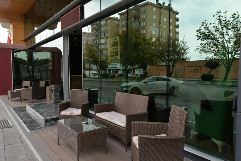 Peker Hotel, Merkez