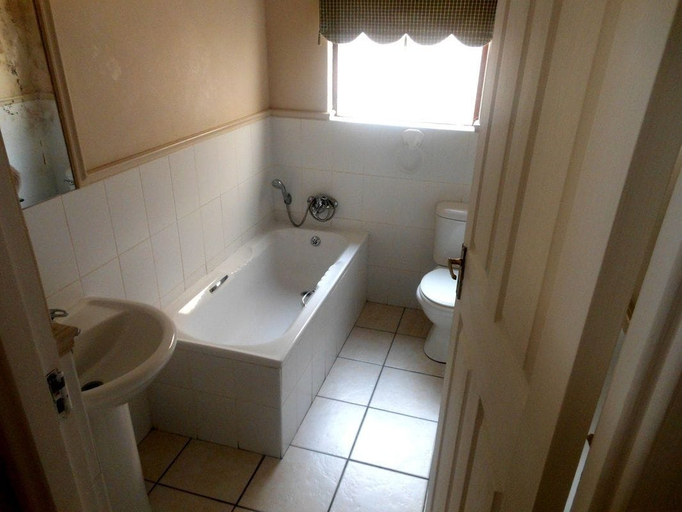 Bathroom 4, Bay Vista - Hostel, Eden