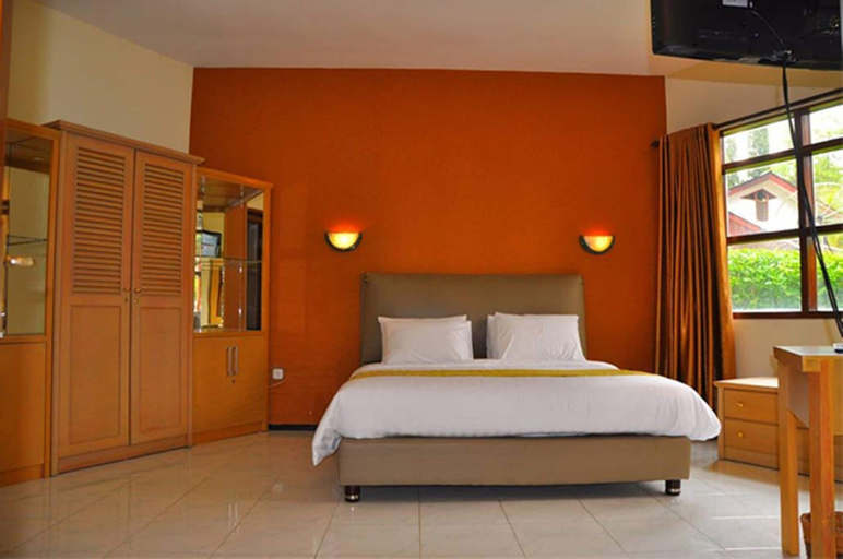 Villa 4 kamar Klub Bunga No. 8 dekat Jatim Park 1, Malang