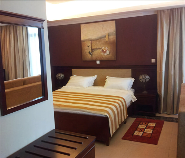Roca Golf Hotel, Buyenze