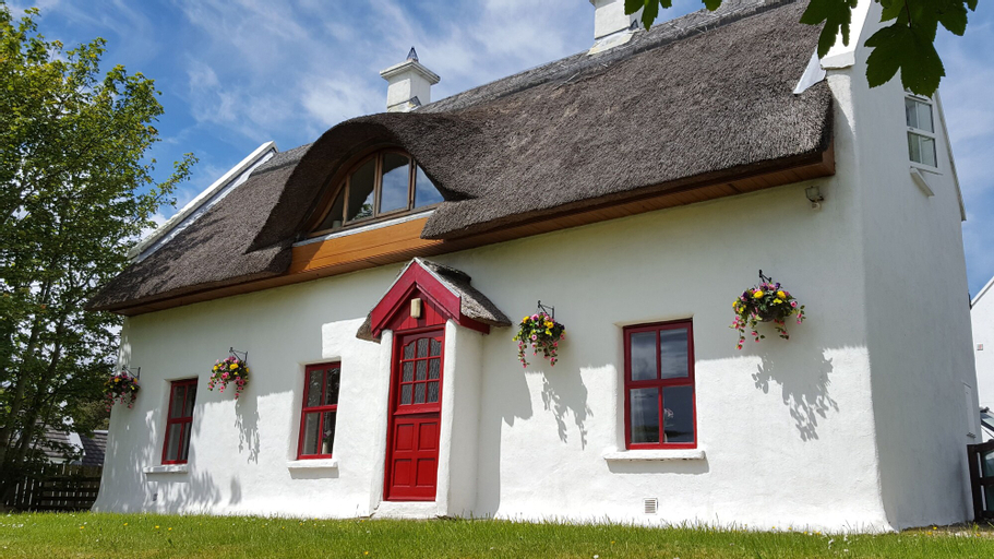 Teac Chondai Thatched Cottage,