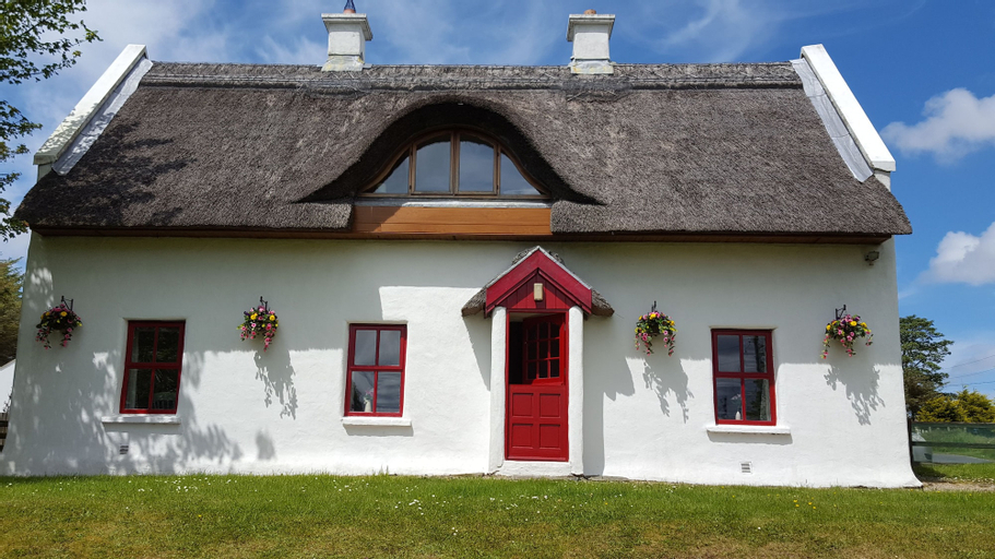Teac Chondai Thatched Cottage,