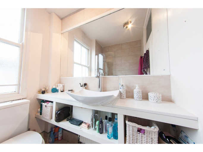 Bathroom 5, Charming 1-br Upper Holloway Flat For 2, London