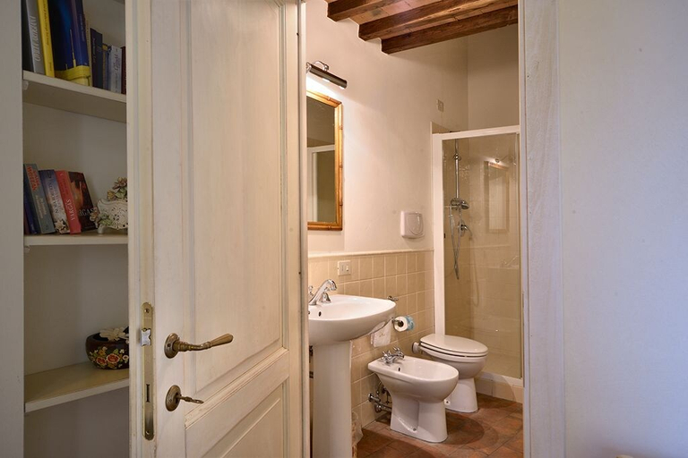 Bathroom 3, Borgo Casalvento, Pistoia