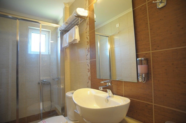 Bathroom 5, Hotel Afrika, West Greece