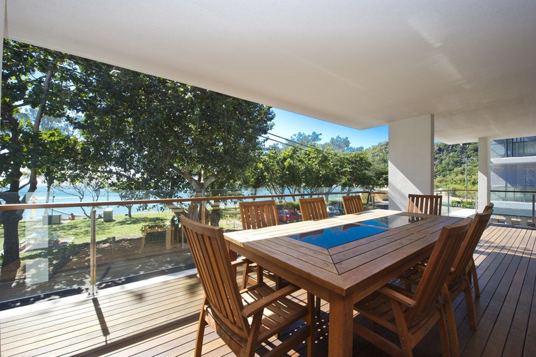 Others 4, Maggies Beachfront Apt. 3, Magnetic Island
