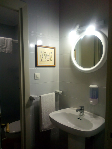 Bathroom 5, Pensión Otola, Guipúzcoa