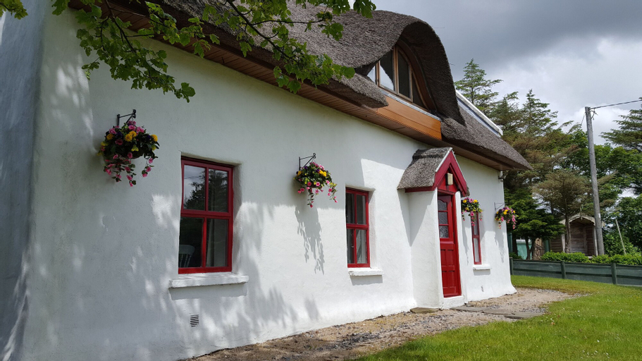 Teac Chondai Thatched Cottage,