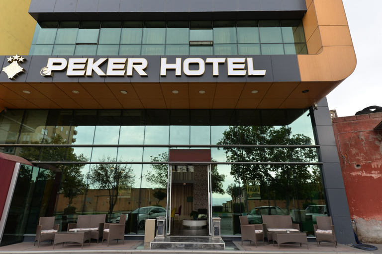 Peker Hotel, Merkez