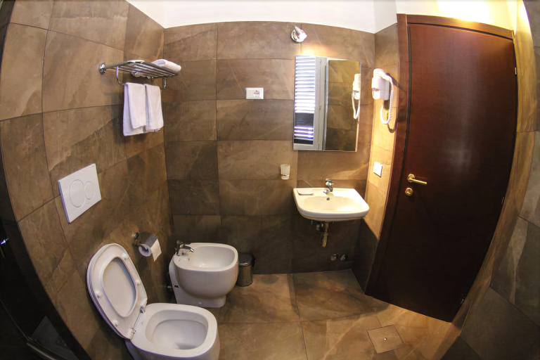 Bathroom 3, La Favola Di San Pietro, Roma