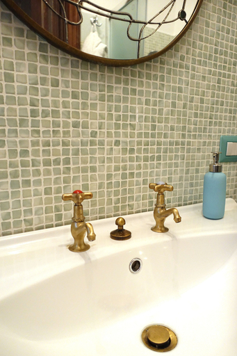 Bathroom 4, Inn Liberty, Catania