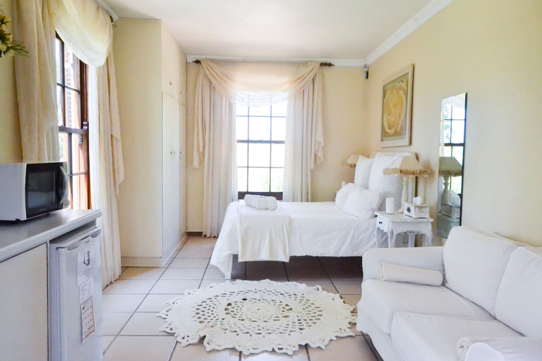 Bedroom 2, Aan-den-Weg, Cape Winelands