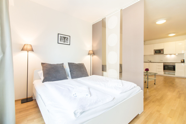 New Modern Apartment with Zizkov Parking, Praha 3