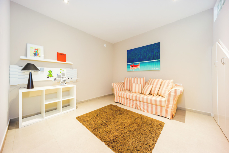 Others 5, Villa Christina, Alicante