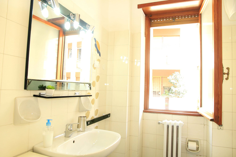 Bathroom 4, Le Tue Notti a San Pietro, Rome