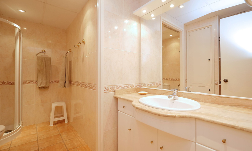Bathroom, Apartamentos Miramar, Tarragona