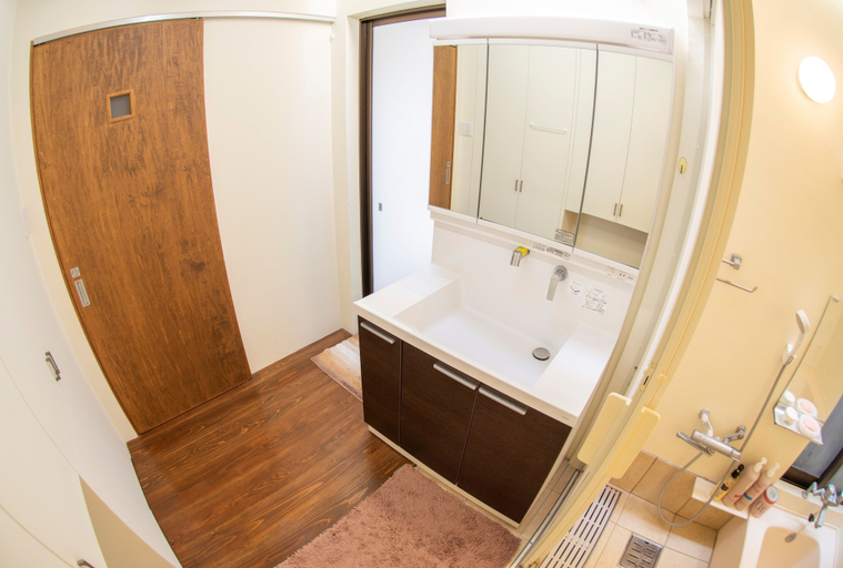 Bathroom 4, Minsyuku Meekiya, Nakijin