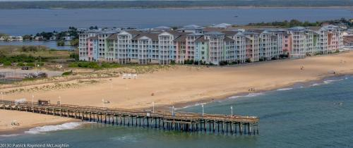 Spacious 2 bedroom, condo, just off the pool, and all right on the beach!, Virginia Beach