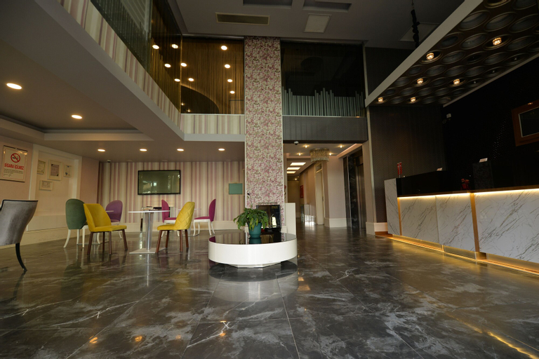 Peker Hotel, Merkez