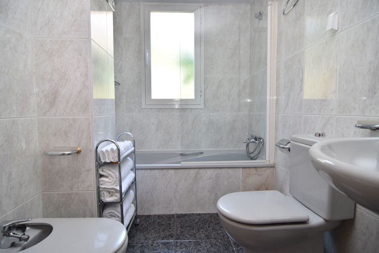 Bathroom 3, Granada Toro Apartment, Granada
