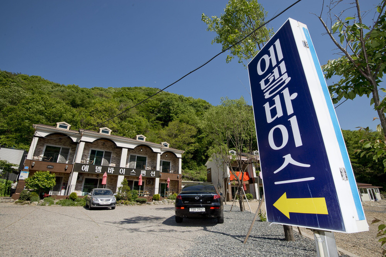 Exterior & Views 1, Ulsan Edelweiss Pension, Miryang