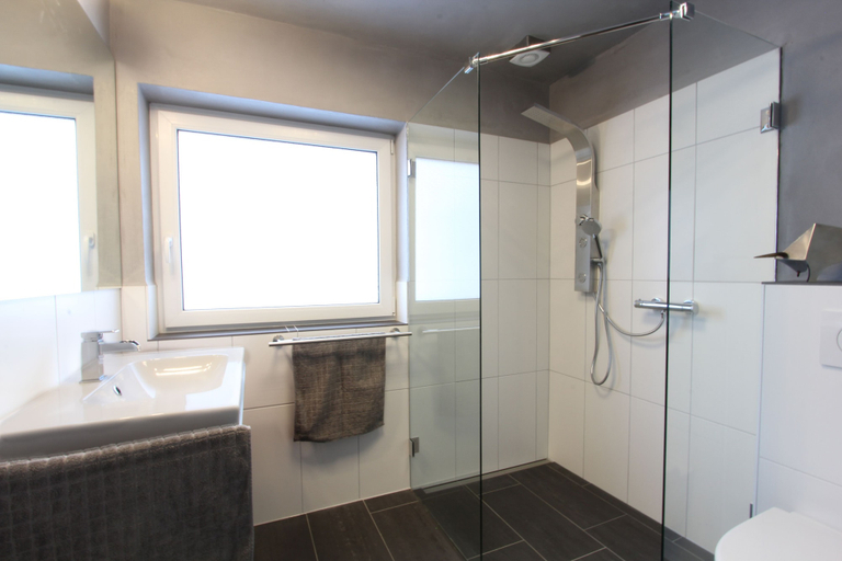 Bathroom 3, Ferienhaus Rotes Haus, Städteregion Aachen