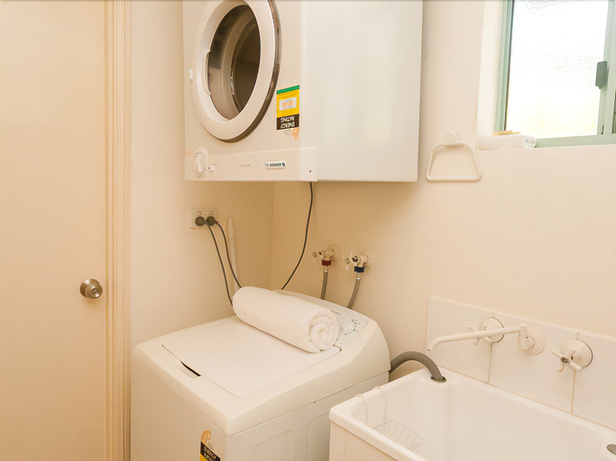Bathroom 3, Sunset Waters Apartments, Whitsunday