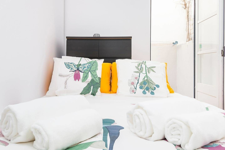 Bedroom 3, Cosy Apartment in Santos, Lisbon