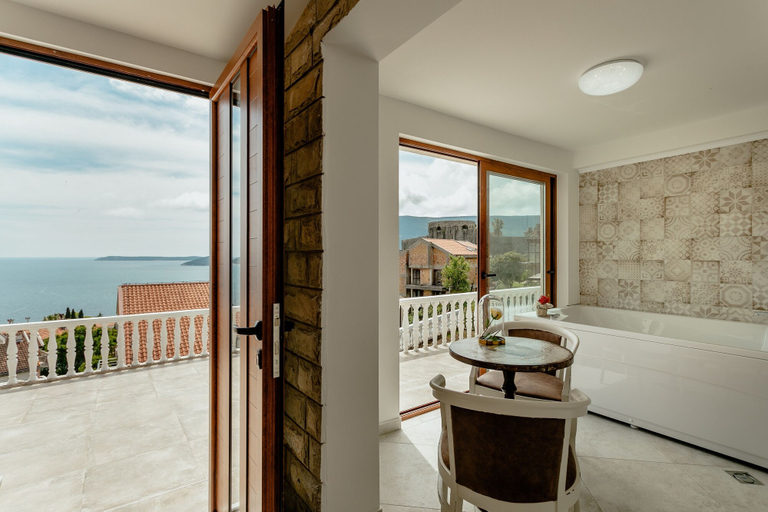 Others 5, Apartmani Belvedere
