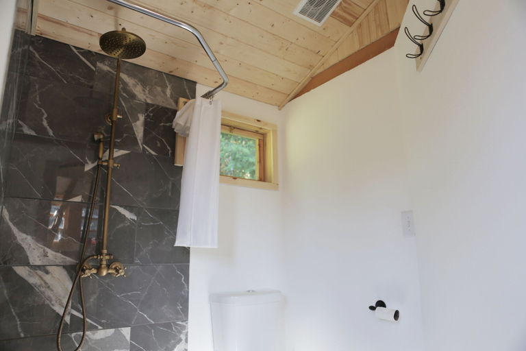 Bathroom 3, Clydesdale Outpost, Clark