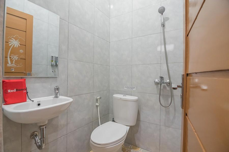 RedDoorz Plus near Syamsudin Noor Airport 3, Banjar