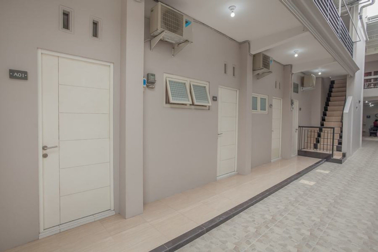 RedDoorz near Ciputra Golf Surabaya, Surabaya
