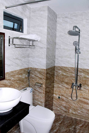 Bathroom, New Era Hotel & Apartments, Da Nang