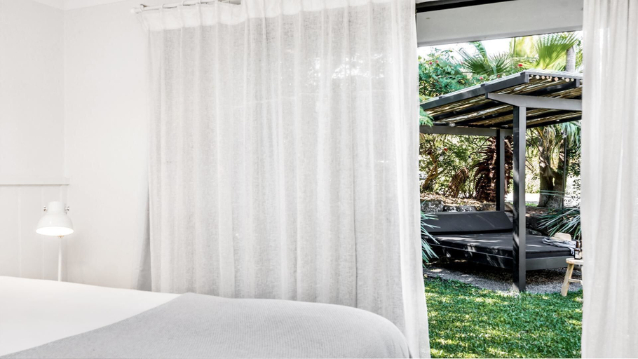 Bedroom, The Den, Byron