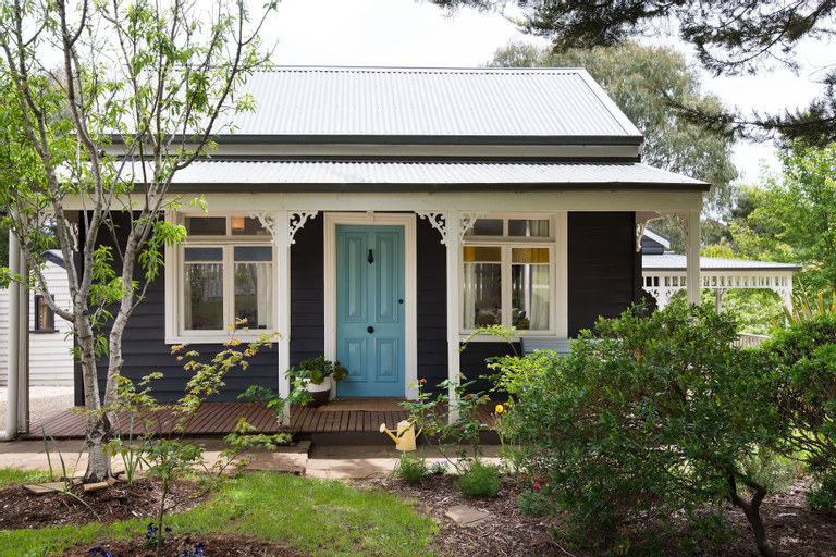 The Weekender, Hepburn - East