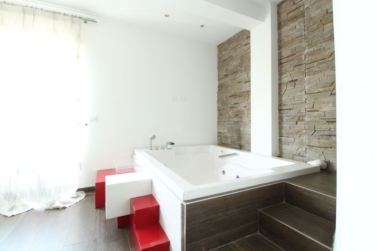 Bathroom 3, Caos Calmo, Rome