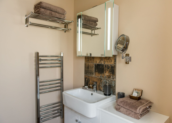 Bathroom 4, Charlestown Retreat Apartment, Cornwall