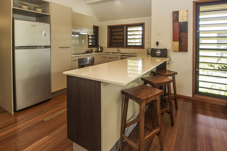 Others 5, Pure Magnetic Villa 4, Magnetic Island